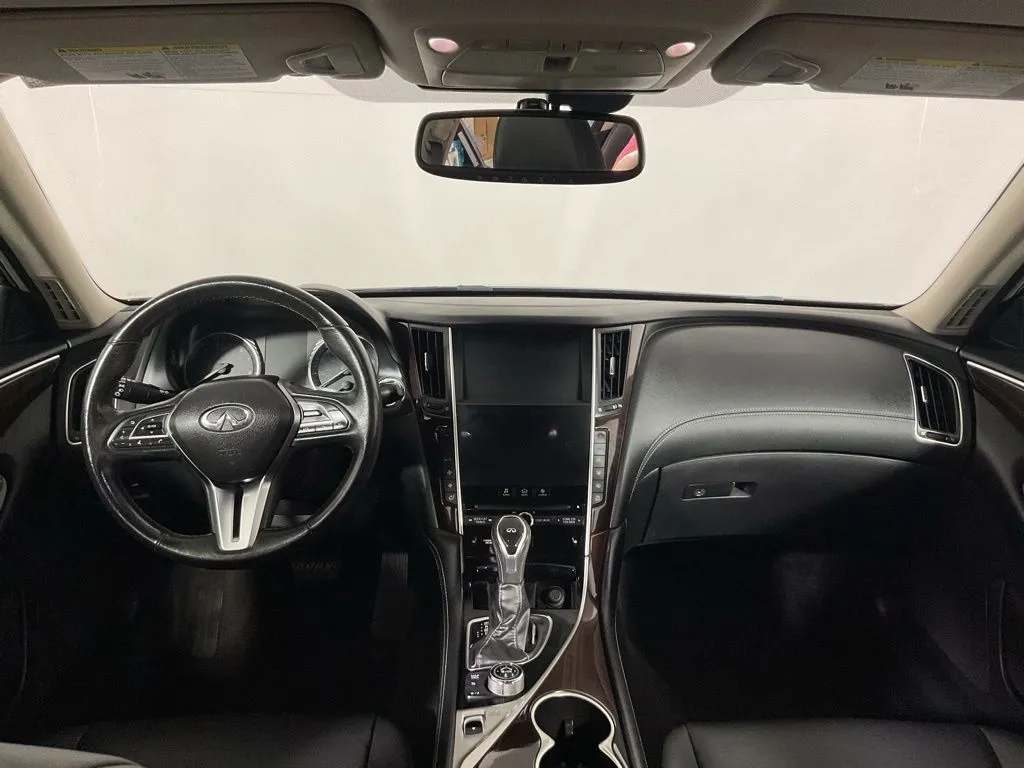 Infiniti Q50 photo 24