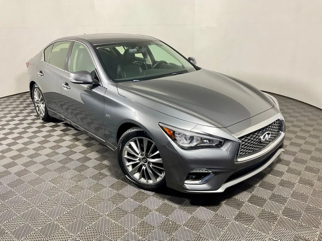 Infiniti Q50 photo 8