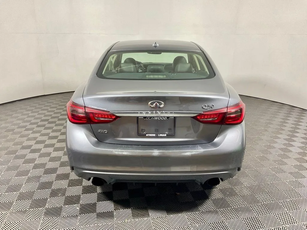 Infiniti Q50 photo 15