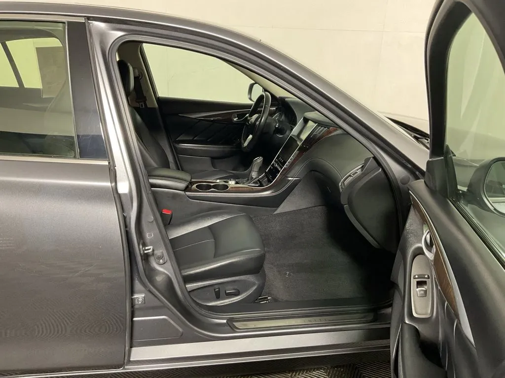 Infiniti Q50 photo 38