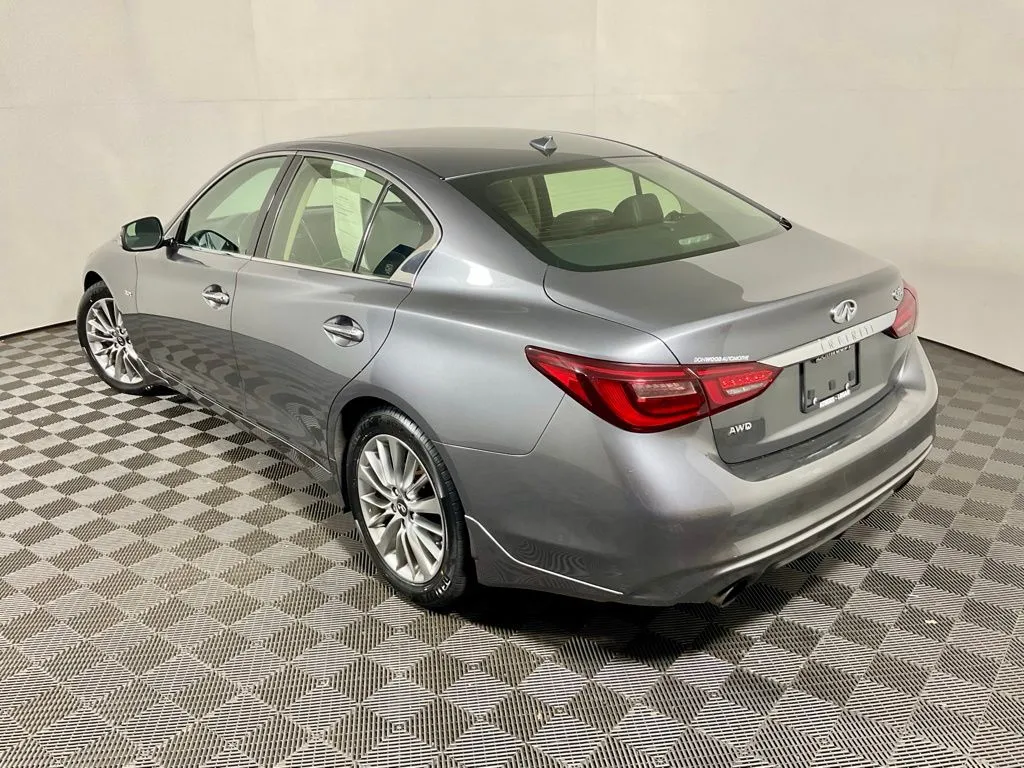 Infiniti Q50 photo 14