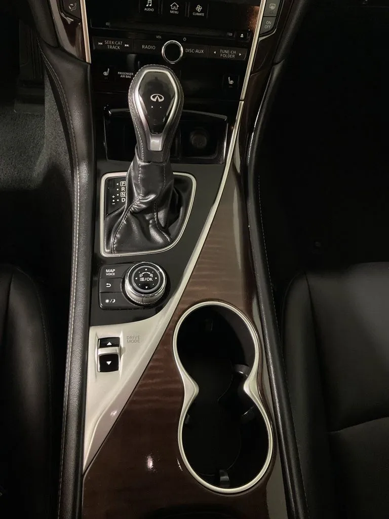 Infiniti Q50 photo 31