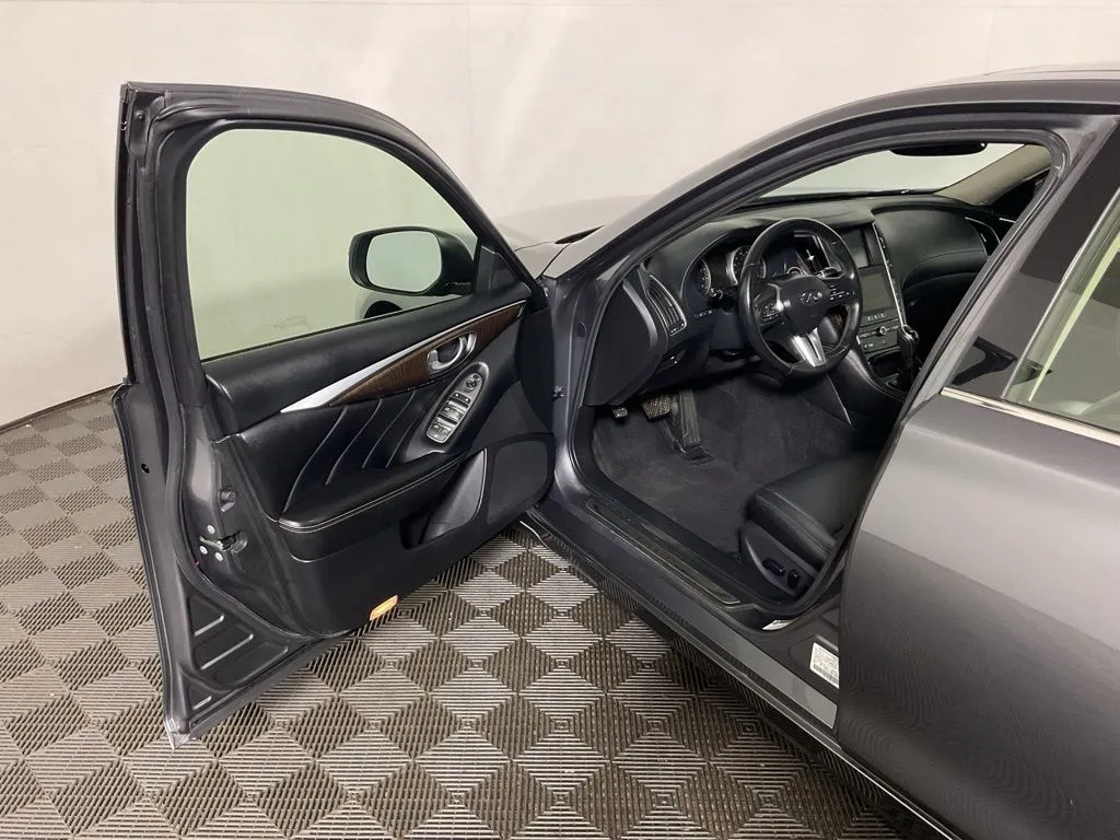 Infiniti Q50 photo 20