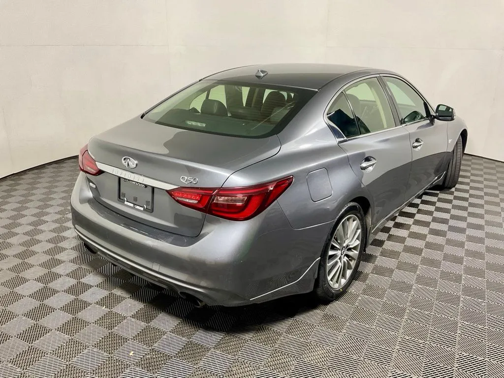 Infiniti Q50 photo 19