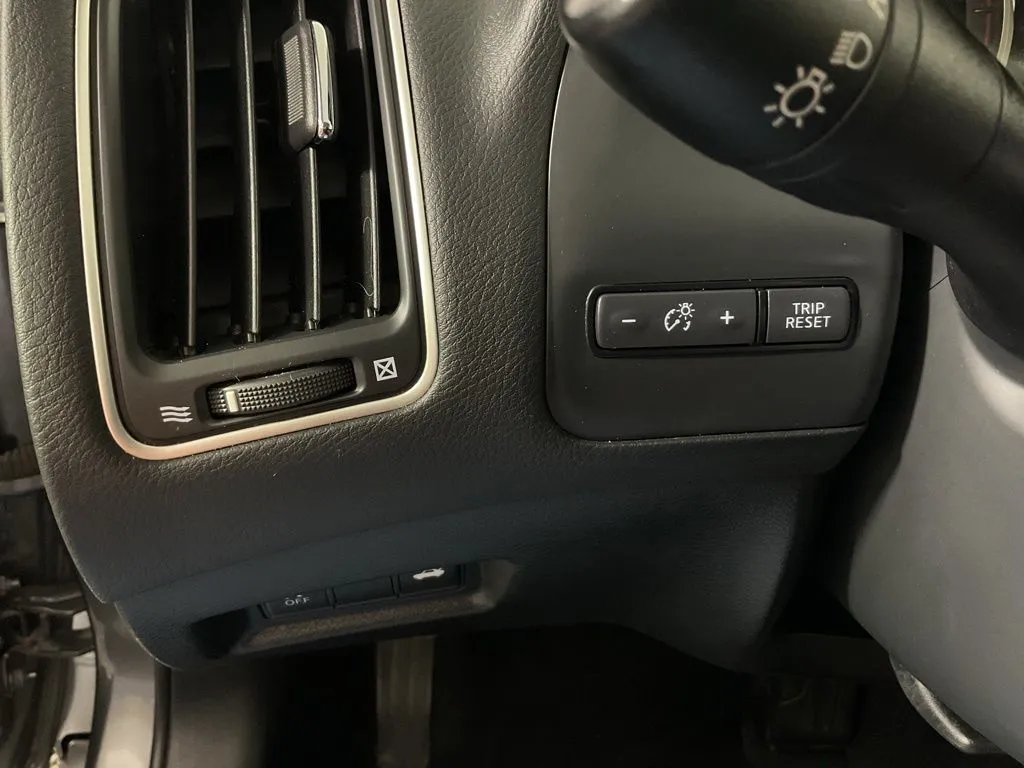 Infiniti Q50 photo 30