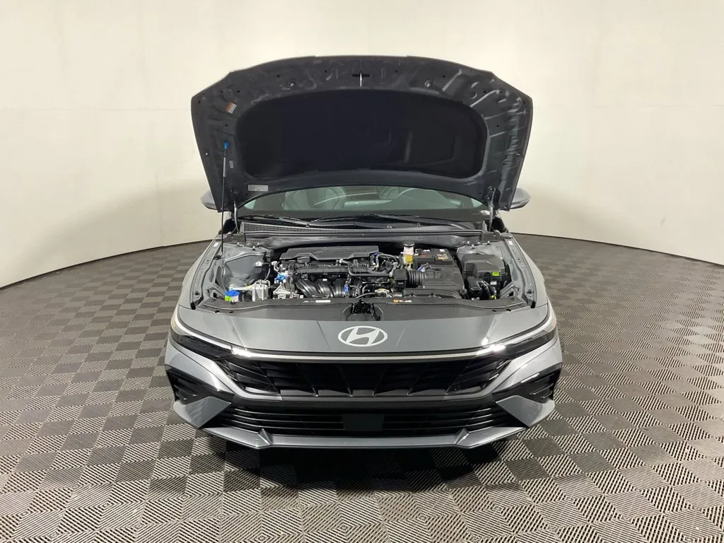 Hyundai Elantra photo 11