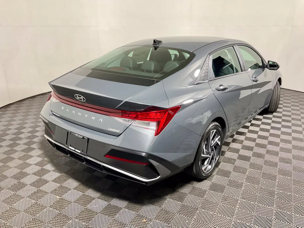 Hyundai Elantra photo 19