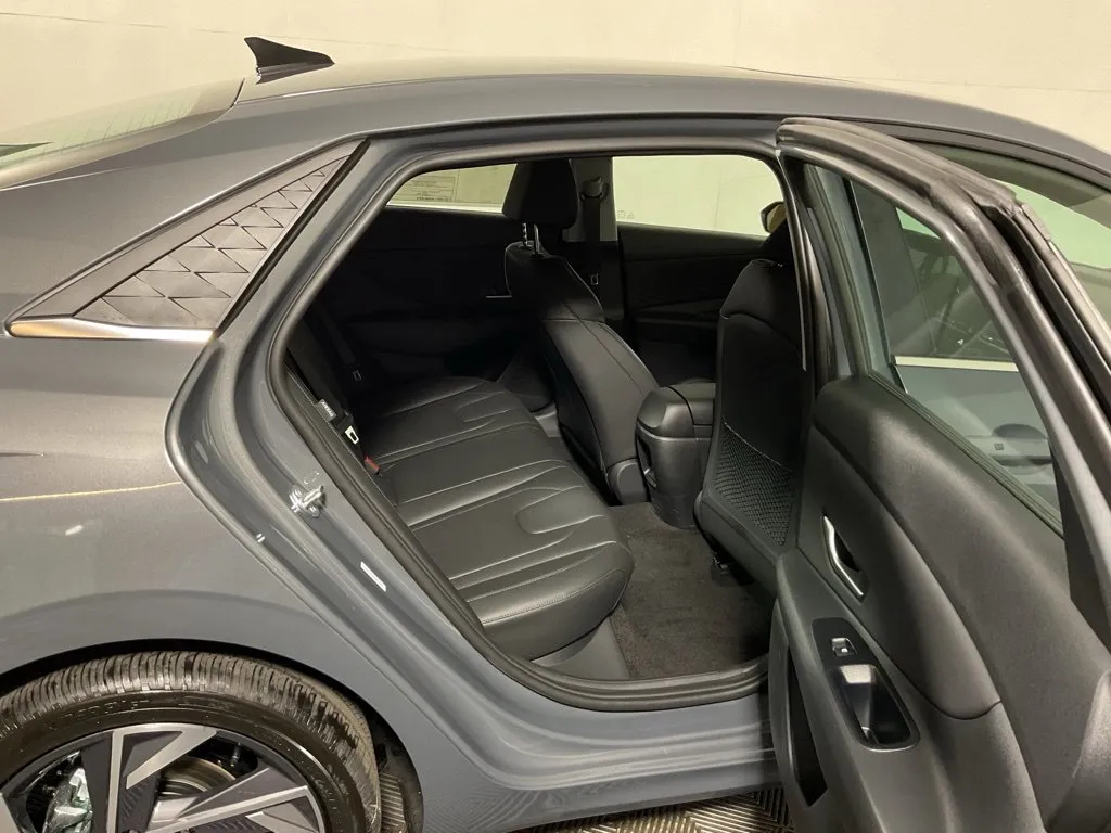 Hyundai Elantra photo 36