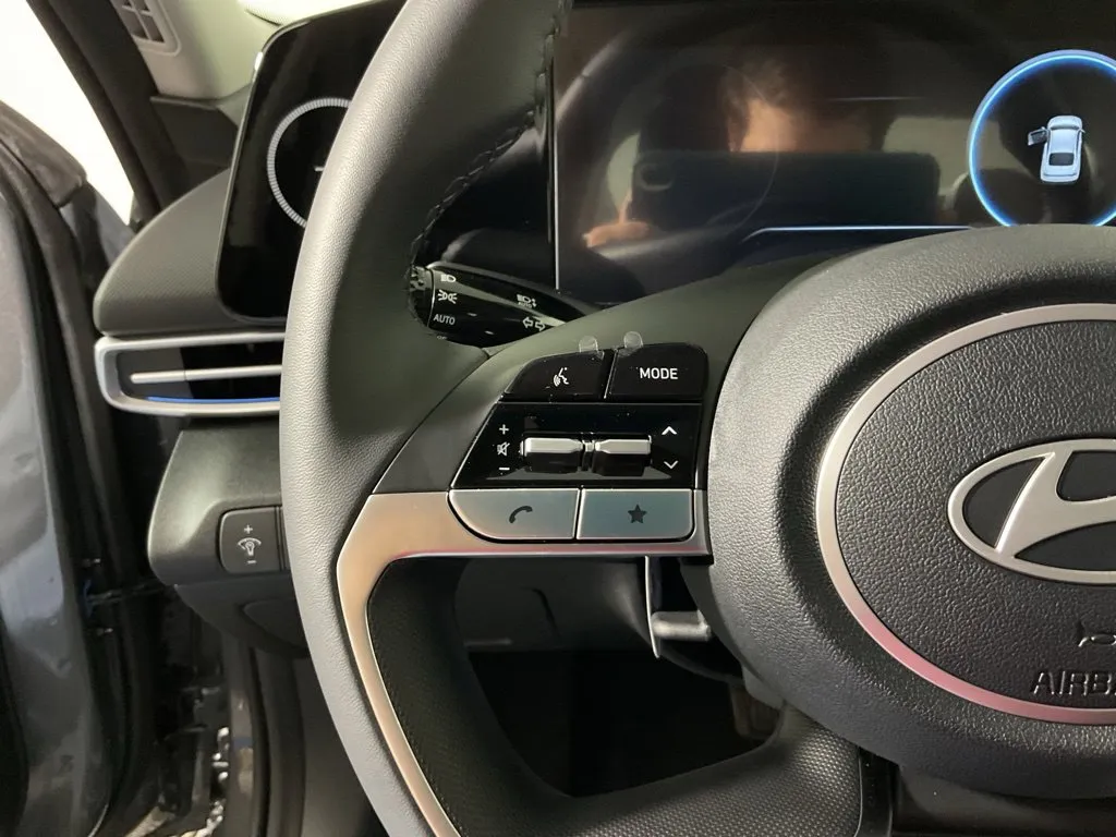 Hyundai Elantra photo 28