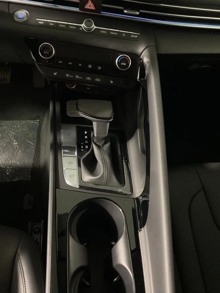 Hyundai Elantra photo 31