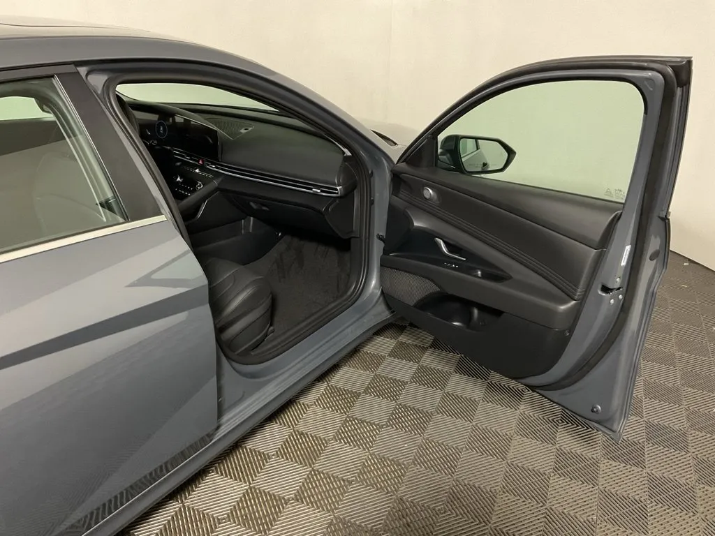 Hyundai Elantra photo 37