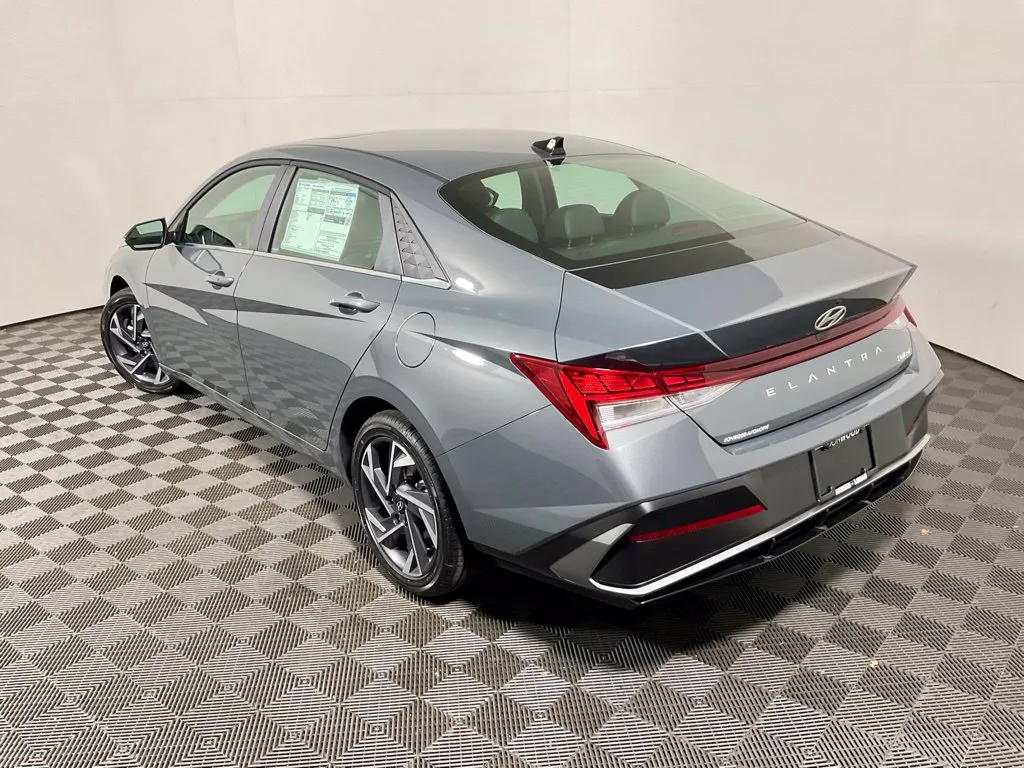 Hyundai Elantra photo 14