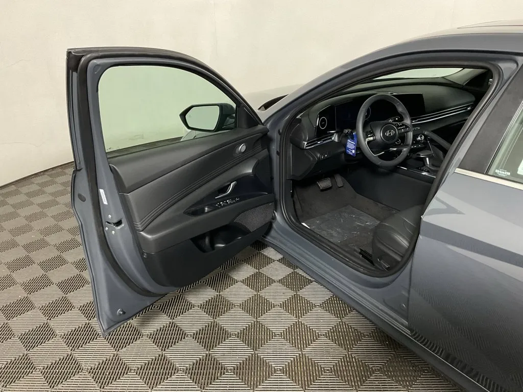 Hyundai Elantra photo 20