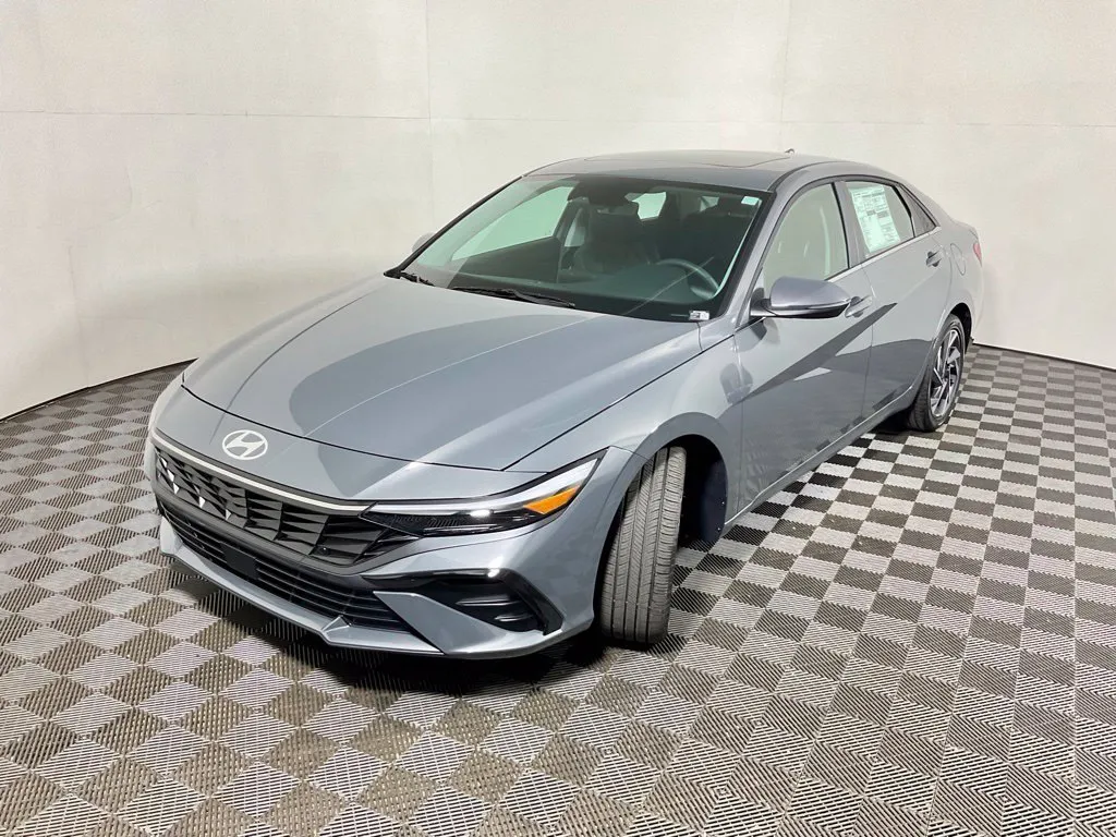 Hyundai Elantra photo 12