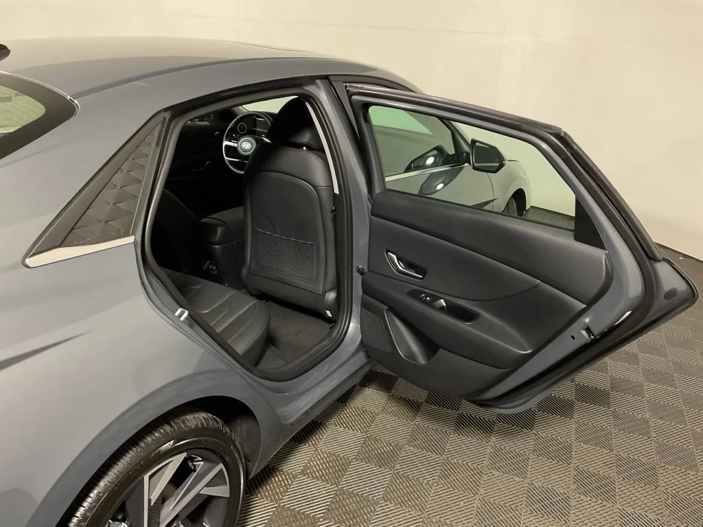 Hyundai Elantra photo 35