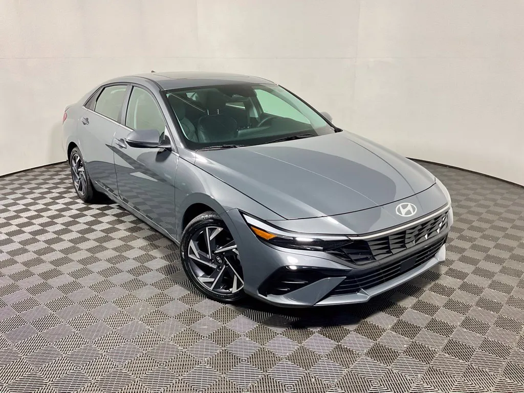 Hyundai Elantra photo 8