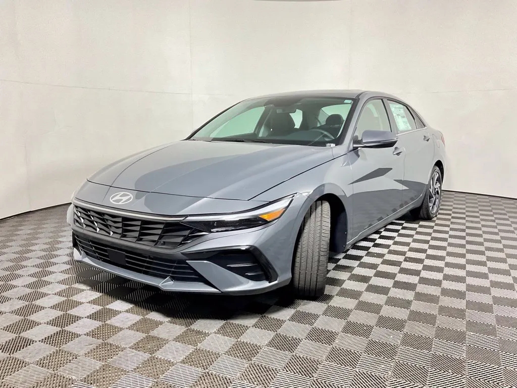 Hyundai Elantra photo 2