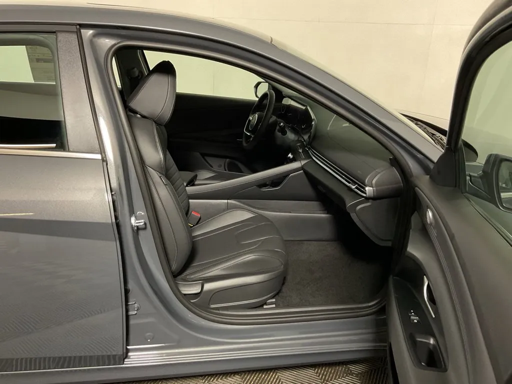 Hyundai Elantra photo 38
