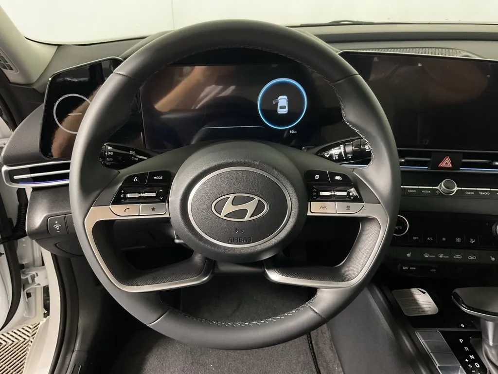 Hyundai Elantra photo 26