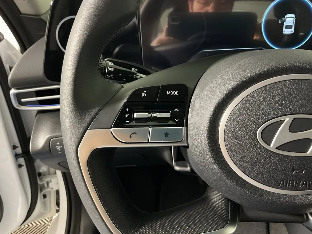 Hyundai Elantra photo 28