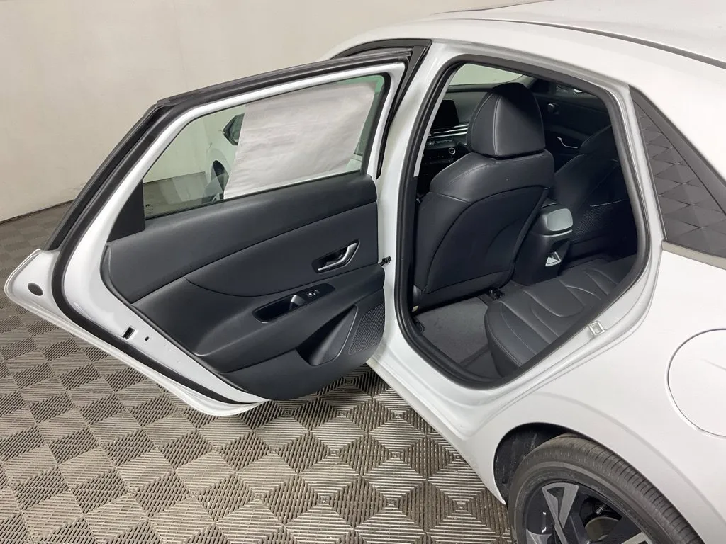 Hyundai Elantra photo 33