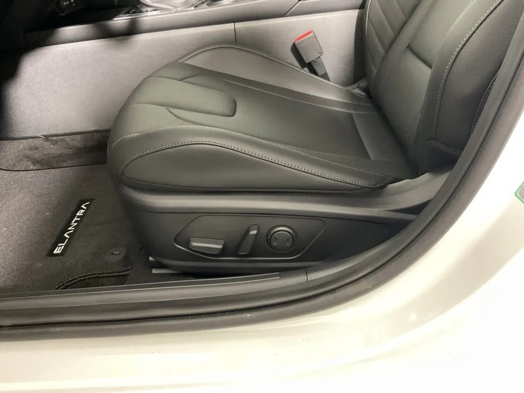 Hyundai Elantra photo 23