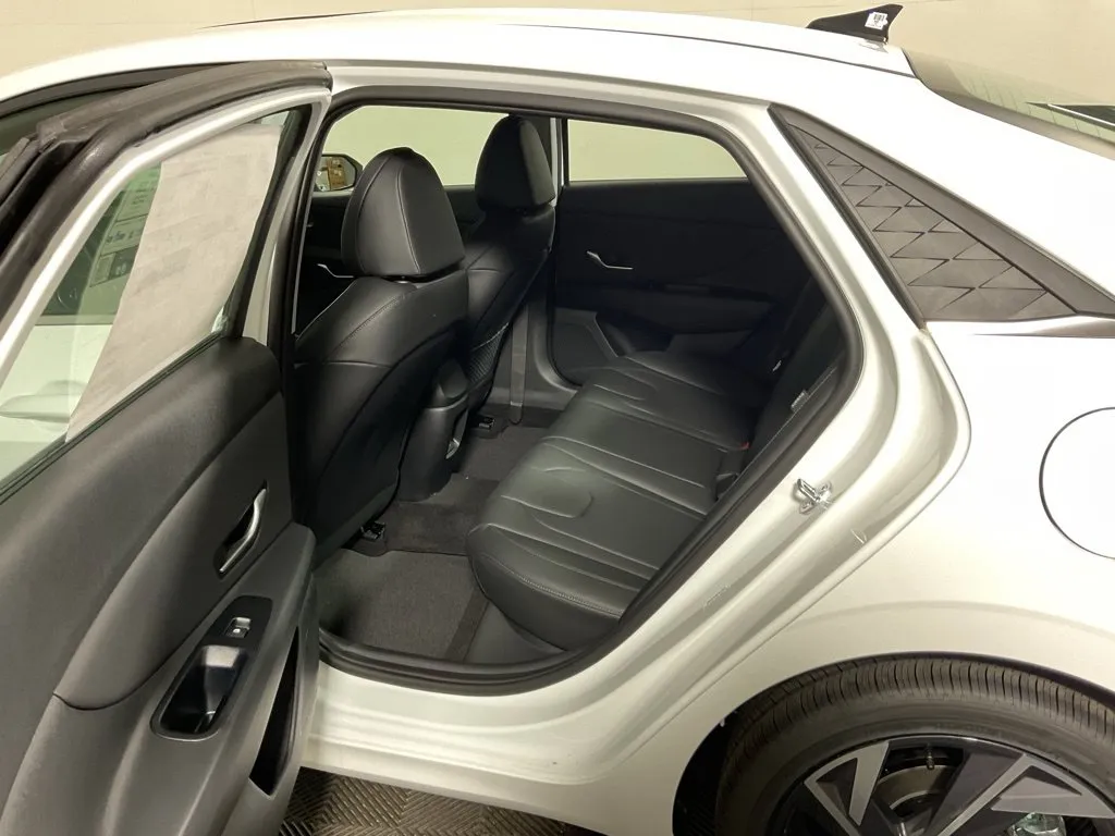 Hyundai Elantra photo 34