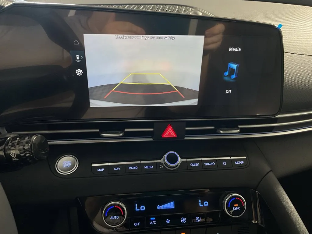 Hyundai Elantra photo 7