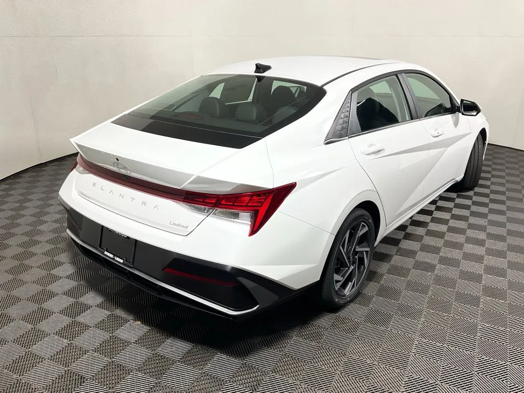 Hyundai Elantra photo 19