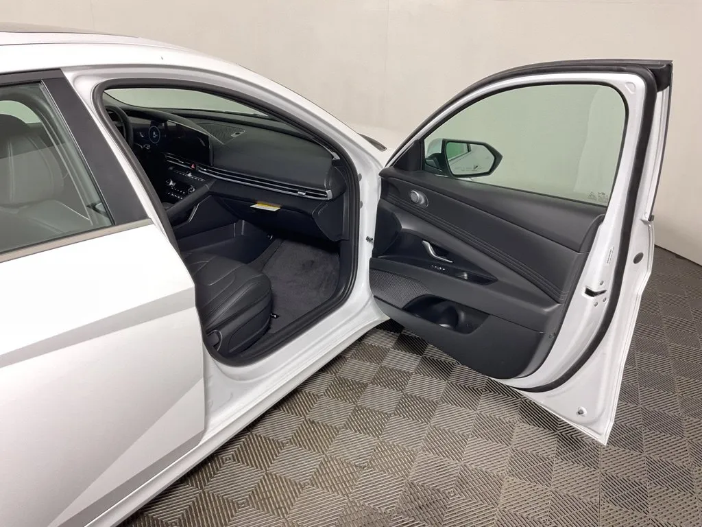 Hyundai Elantra photo 37