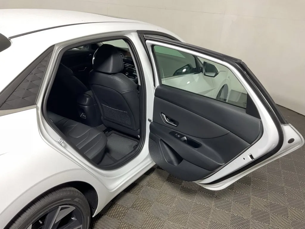 Hyundai Elantra photo 35