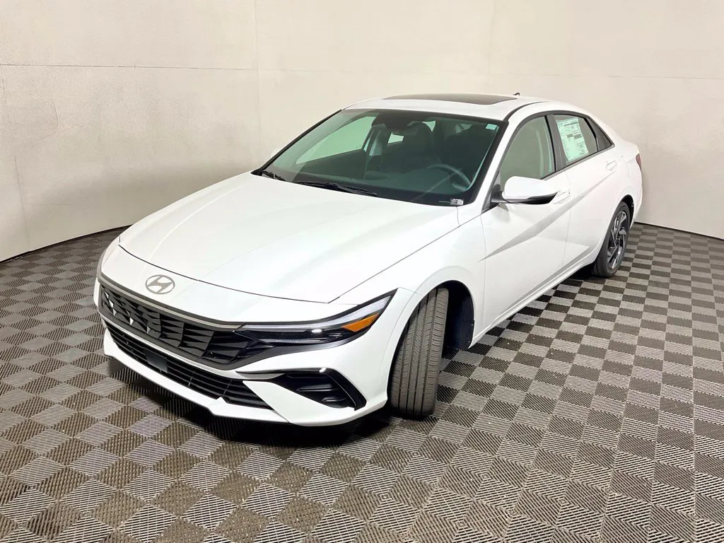 Hyundai Elantra photo 12