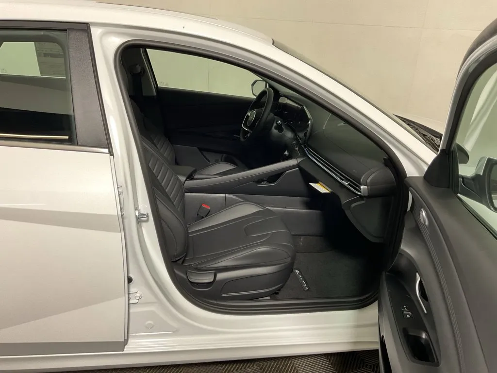 Hyundai Elantra photo 38