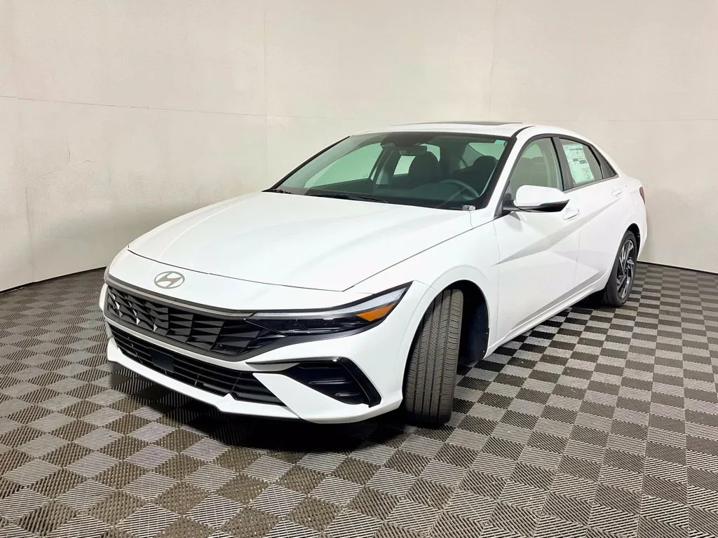 Hyundai Elantra photo 2