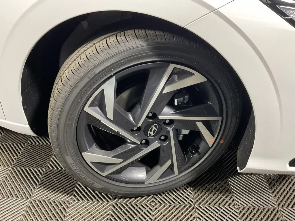 Hyundai Elantra photo 41
