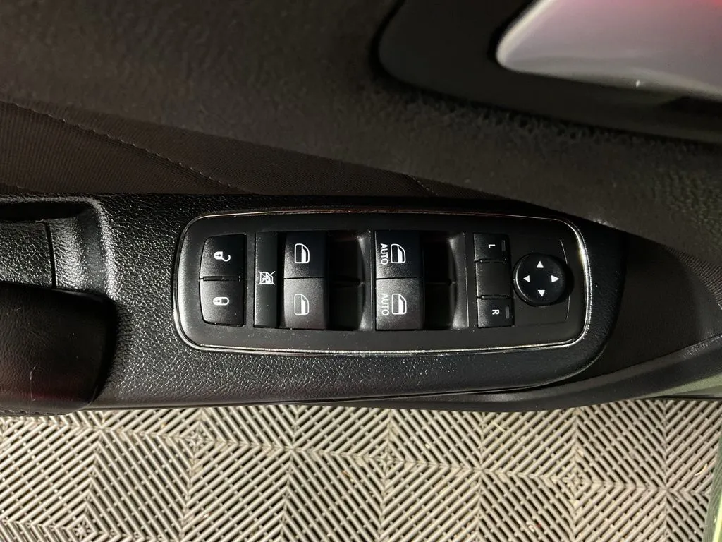 Dodge Charger photo 18