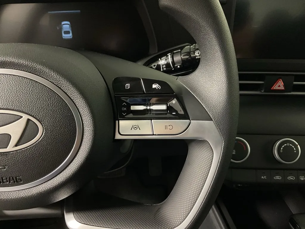 Hyundai Elantra photo 25