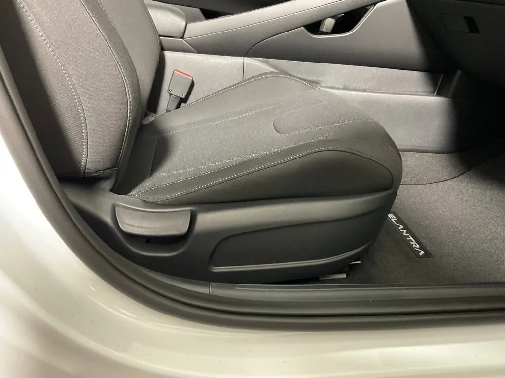 Hyundai Elantra photo 35
