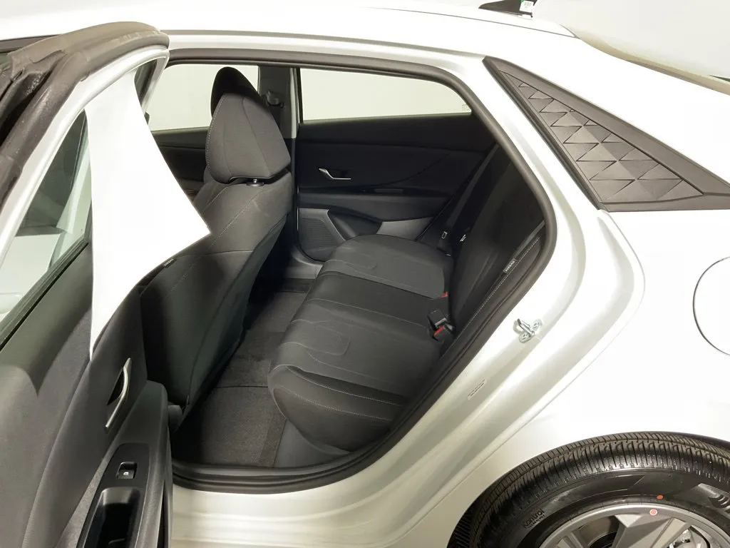 Hyundai Elantra photo 29