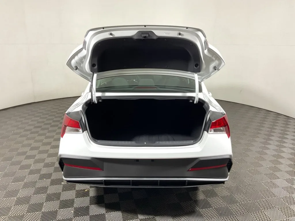 Hyundai Elantra photo 13