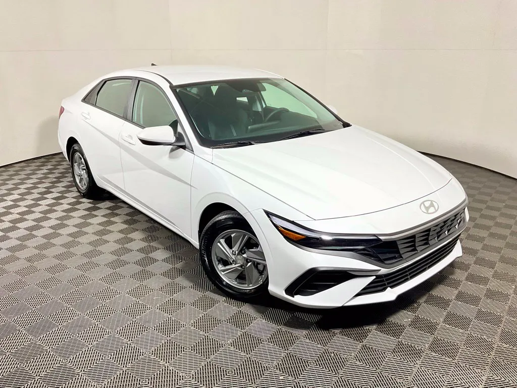 Hyundai Elantra photo 4