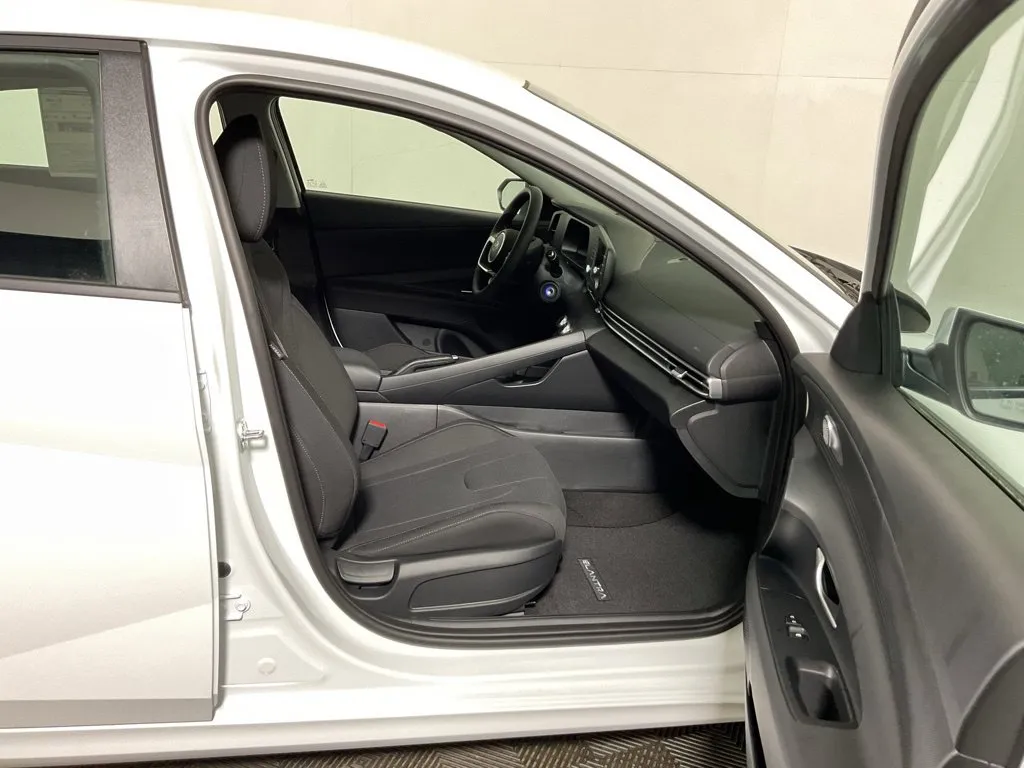Hyundai Elantra photo 34