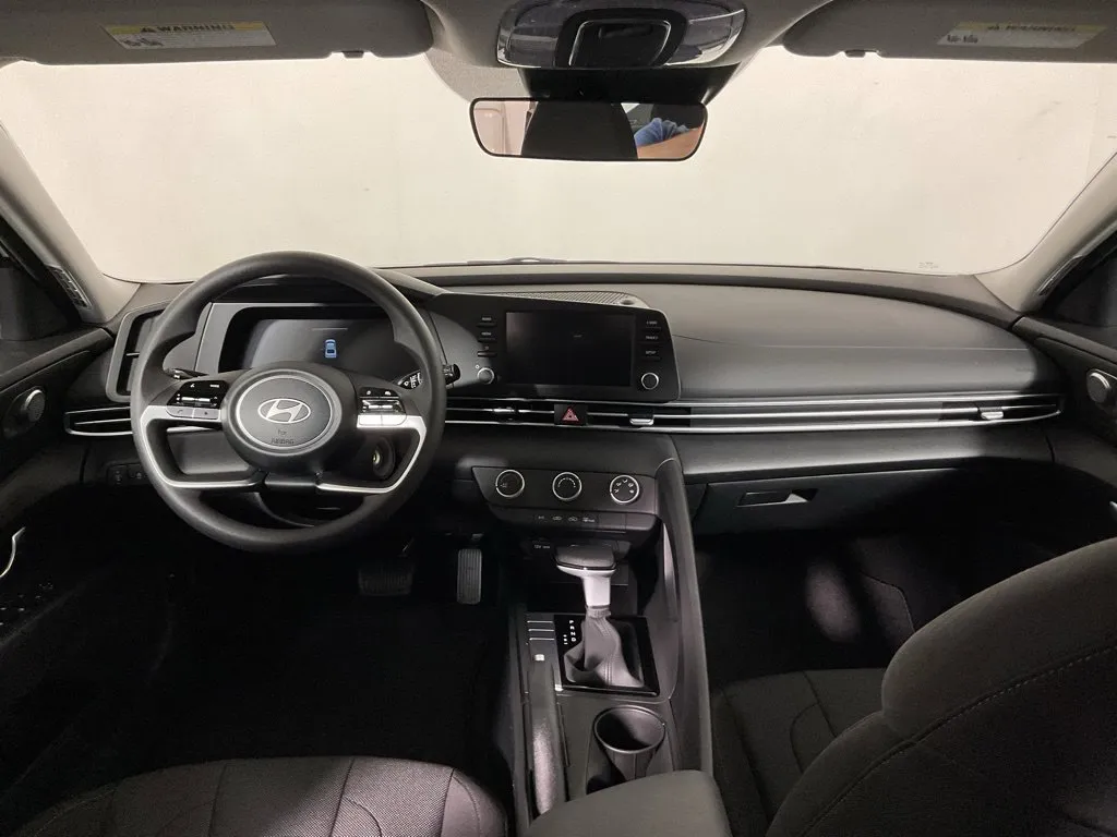 Hyundai Elantra photo 20