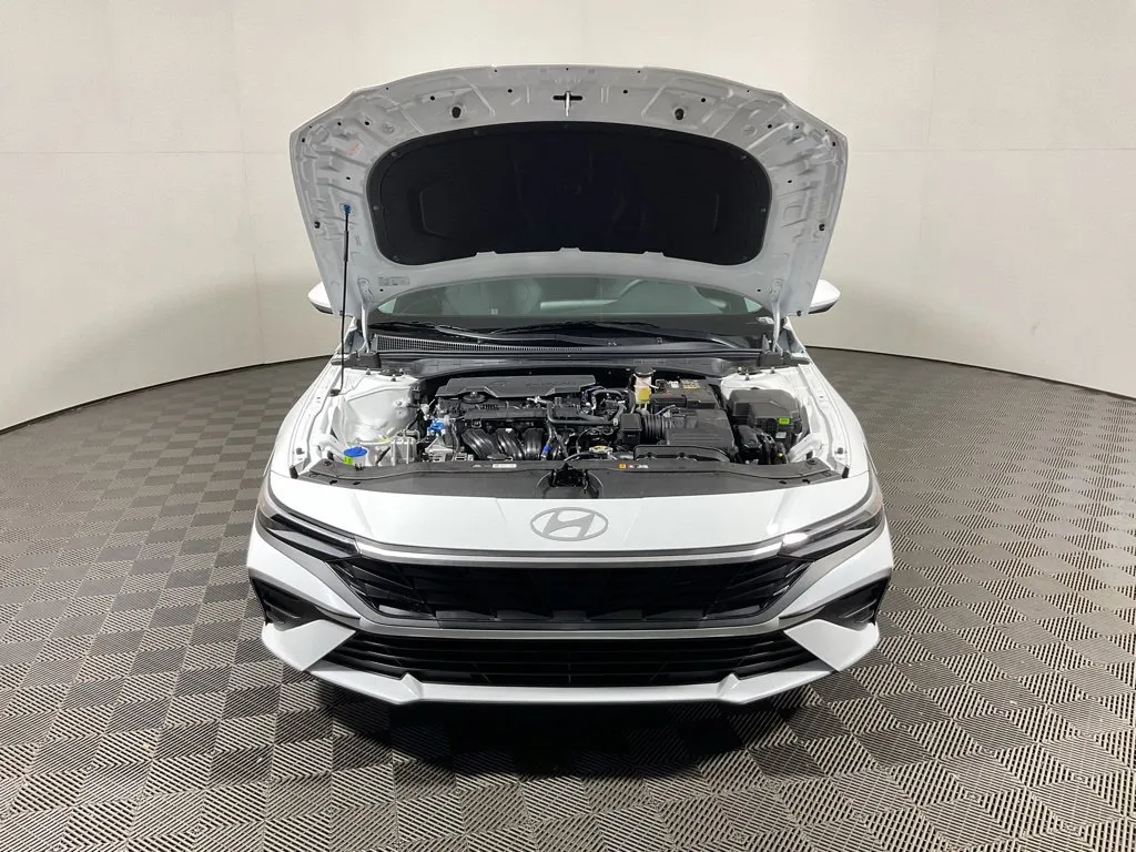 Hyundai Elantra photo 7