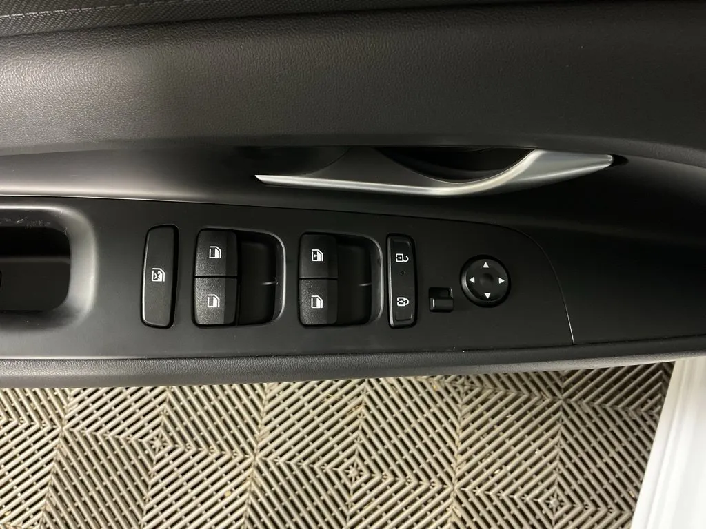 Hyundai Elantra photo 18