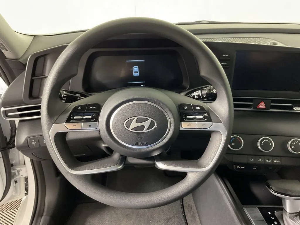 Hyundai Elantra photo 22