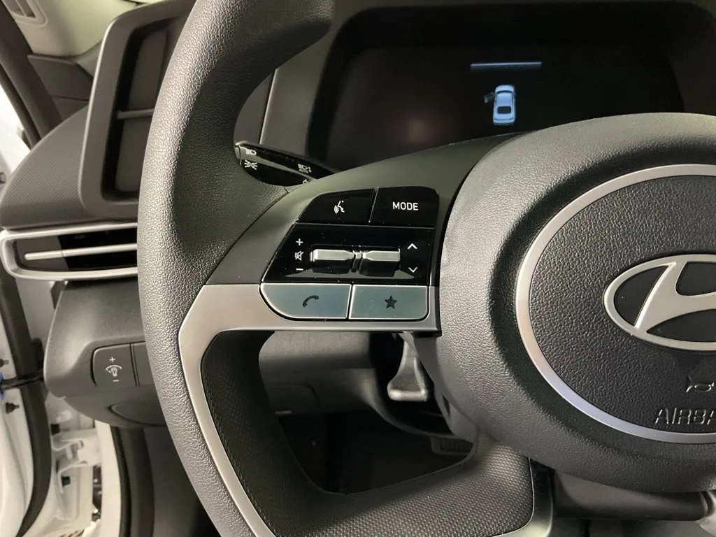 Hyundai Elantra photo 24