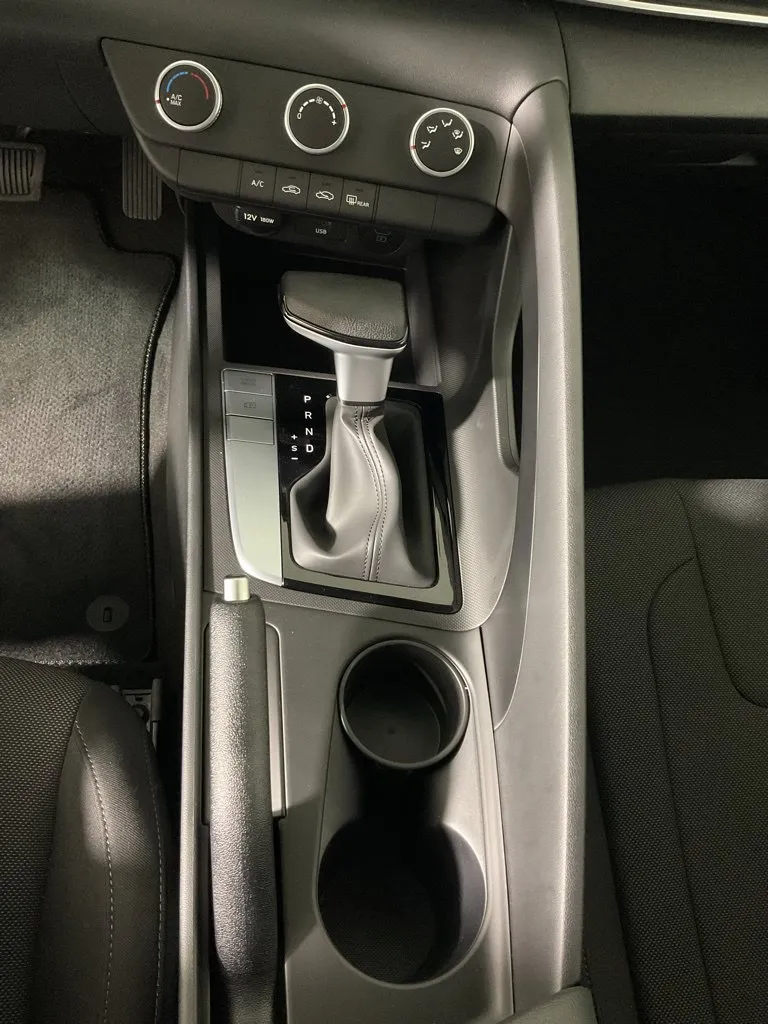 Hyundai Elantra photo 27
