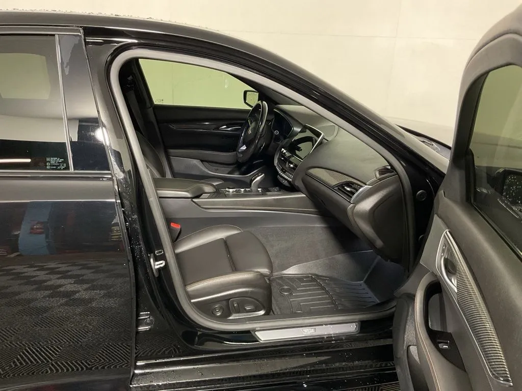 Cadillac CT5 photo 36