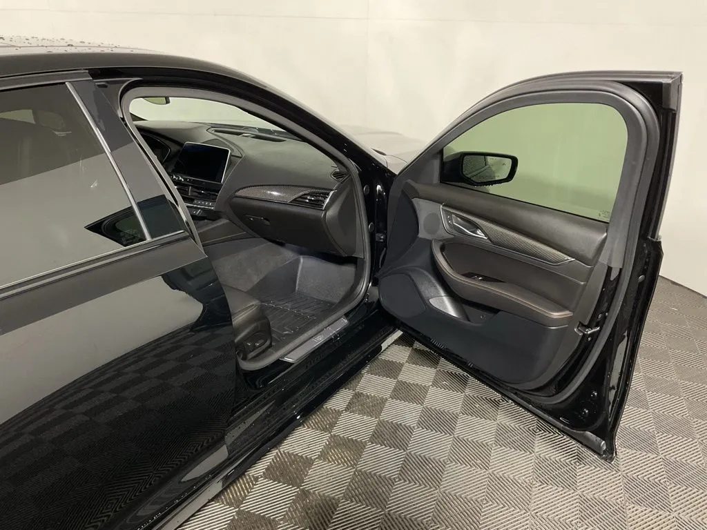 Cadillac CT5 photo 35